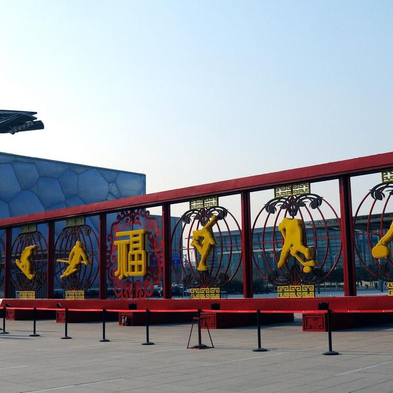 Die chinesische Olympiaanlage in Peking, dekoriert für die Bewerbung um die Winterspiele 2022.