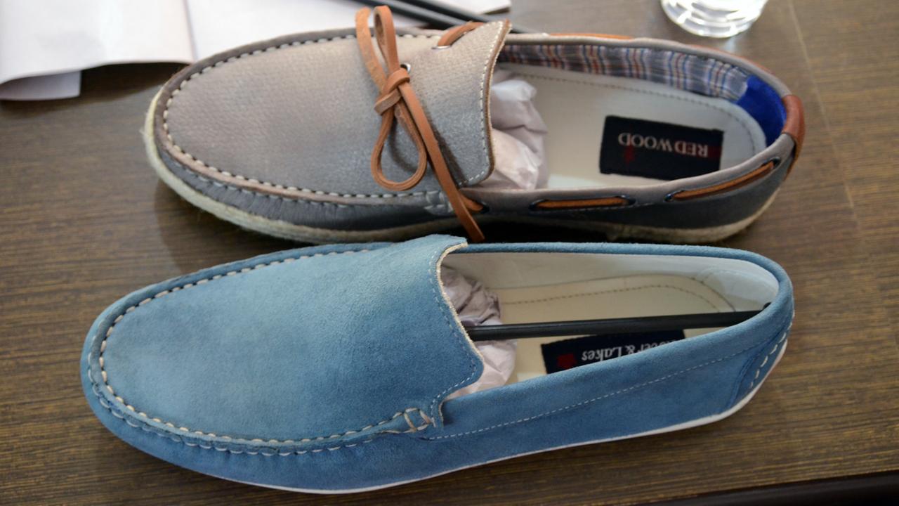 Schuhe von Kaufhof-Eigenmarken produziert bei der Firma Riva Shoes, von der Kaufhof nichts wissen will.