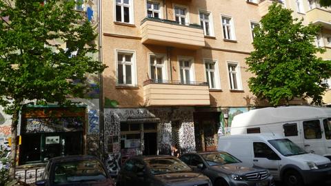 Außenfront eines Mehrfamilienhauses in Berlin-Friedrichshain