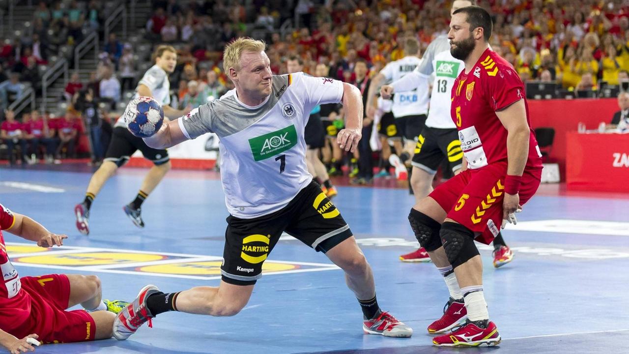 Der deutsche Handballer Patrick Wiencek in einem Spiel gegen das Land Mazedonien.