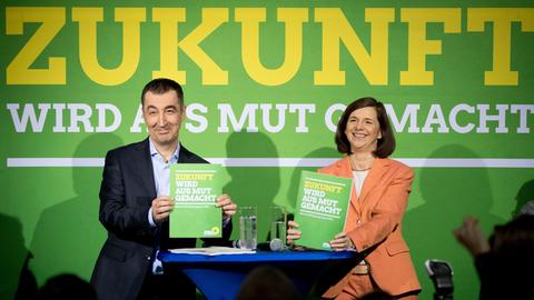 Cem Özdemir und Katrin Göring-Eckardt präsentieren in Berlin den Entwurf für das Wahlprogramm der Grünen zur Bundestagswahl 2017