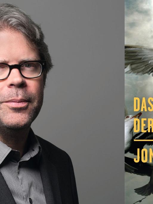 Zu sehen ist Jonathan Franzen und das Cover seines Romans "Das Ende vom Ende der Welt".