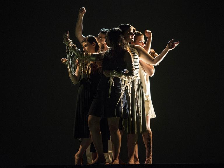 Szene aus dem Stück "Metamorphoses" auf dem Athens & Epidaurus Festival.
