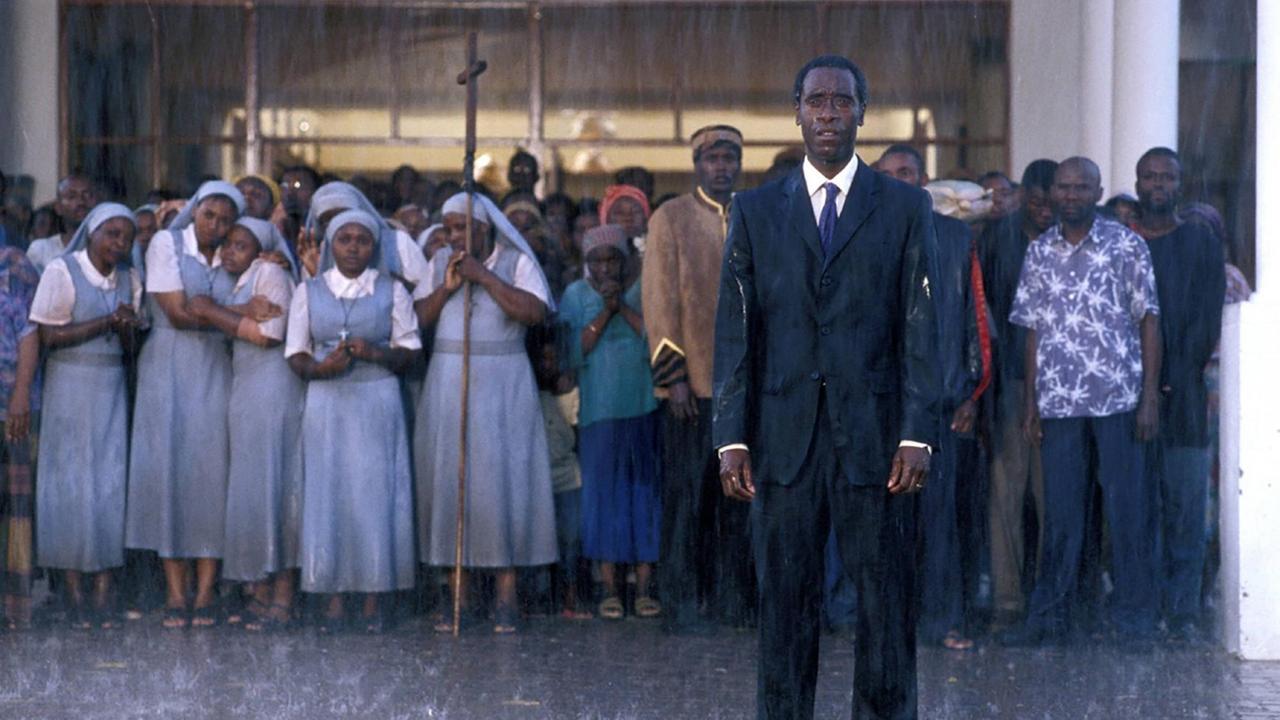 Filmszene aus "Hotel Ruanda" mit dem Schauspieler Don Cheadle 