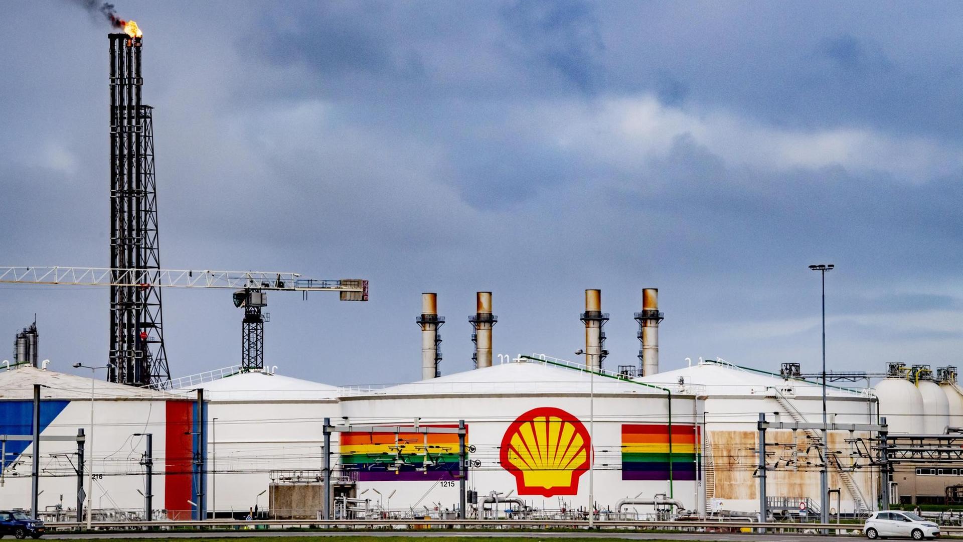 Auf dem Foto ist eine Anlage von dem Öl- und Gas-Konzern Shell zu sehen.