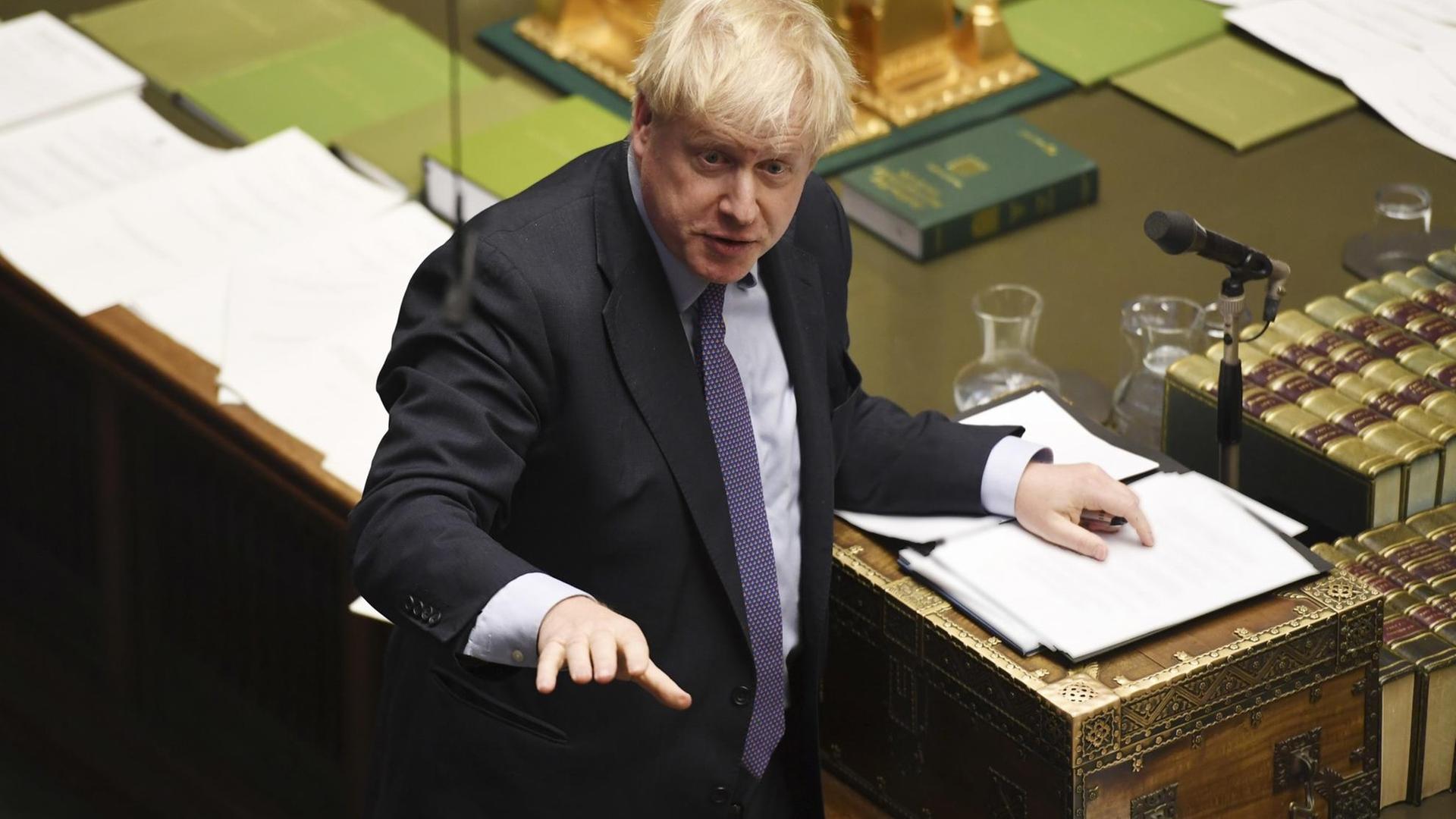 Der britische Premierminister Boris Johnson spricht im Unterhaus in London