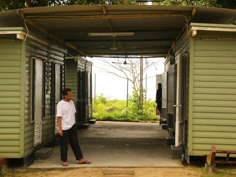 Eine Aufnahme des australischen Imigrations-Ministeriums vom 1.08.2013 zeigt einen Asylbewerber, der auf der Insel Manus in Papua Neuguinea angekommen ist.