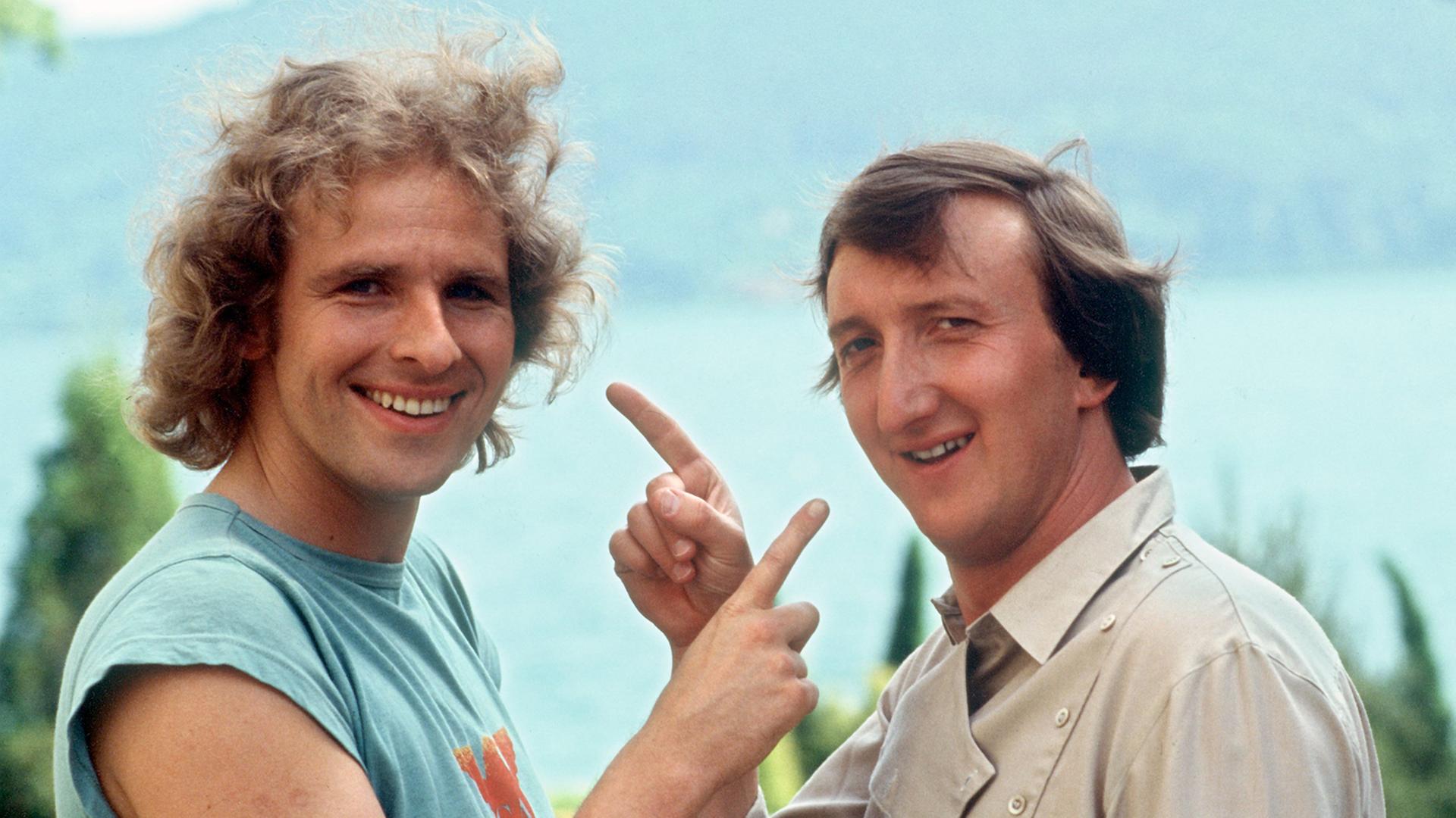 Moderator Thomas Gottschalk und Sänger Mike Krüger während der Dreharbeiten am Wörthersee im Juni 1983 zu dem Kinofilm "Die Supernasen"
