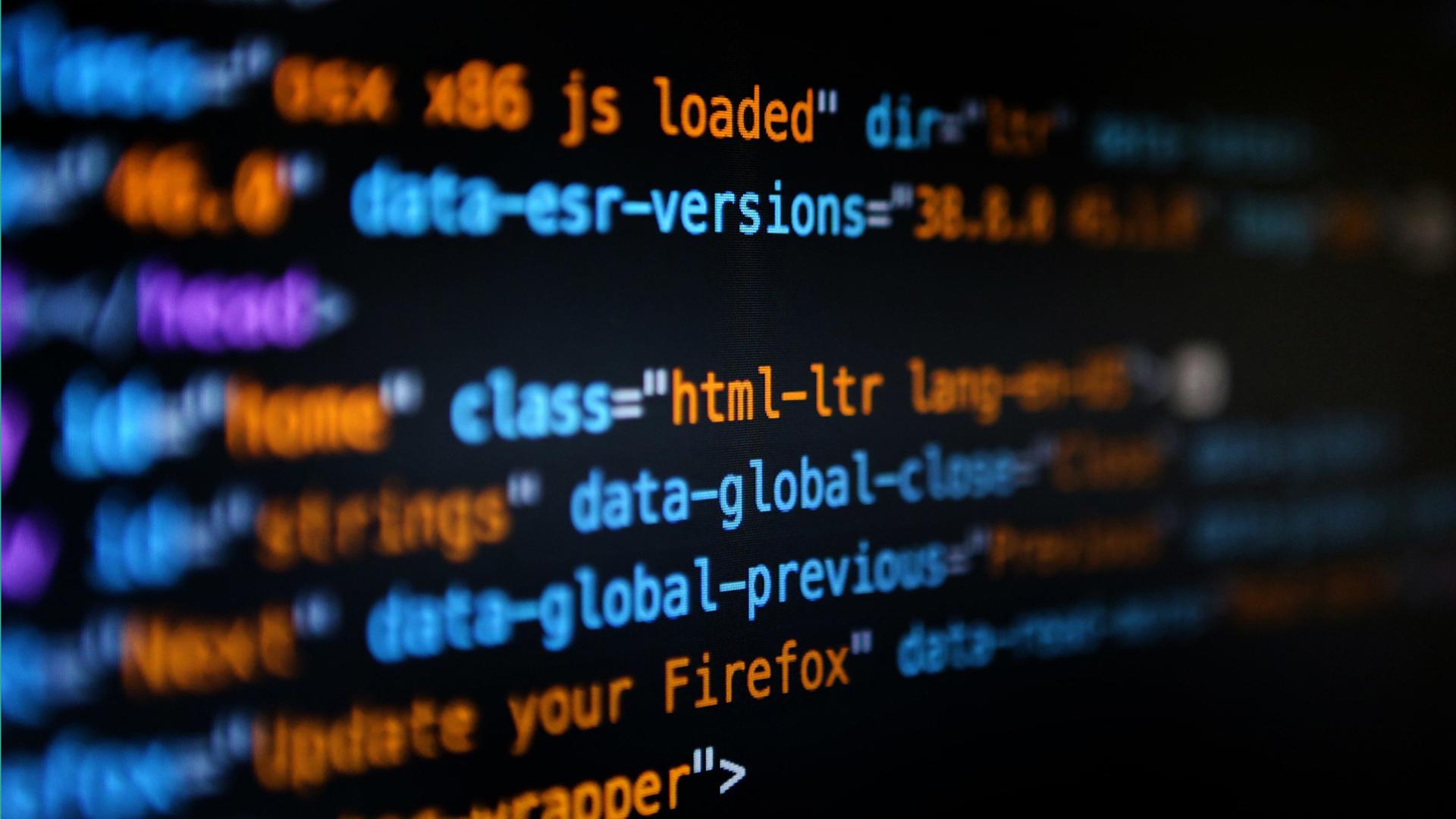 Ein Ausschnitt aus einem Computerbildschirm in der Nahaufnahme, darauf sind einzelne Befehle der Programmiersprache HTML zu sehen.