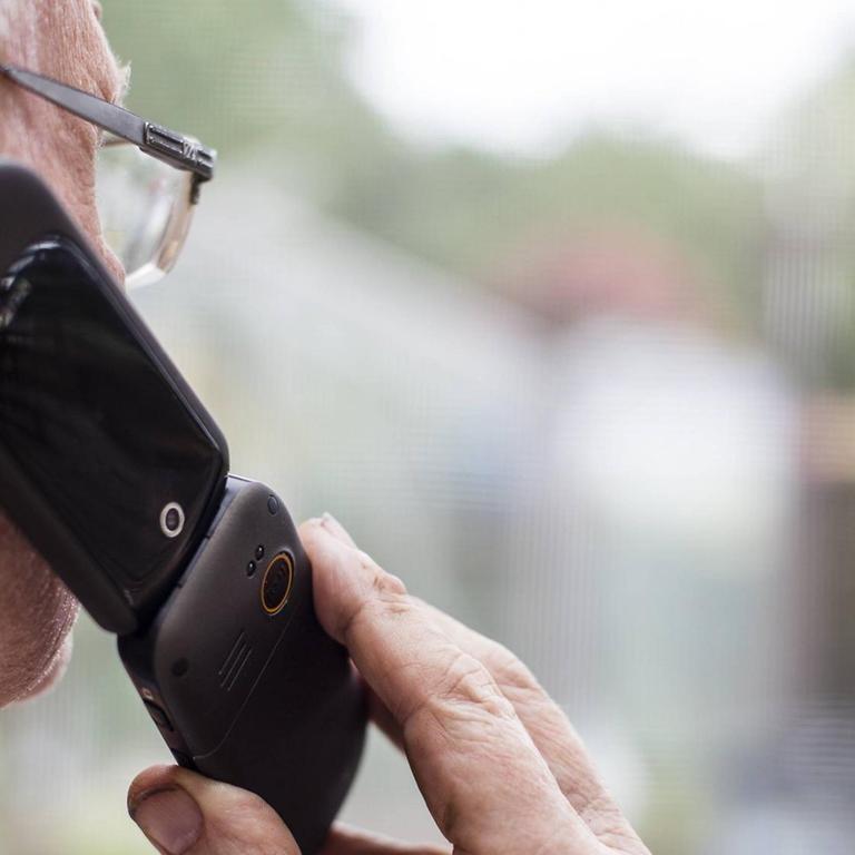 Laut einem geplanten Gesetzentwurf gelten mündliche Verträge nur dann, wenn der Verbraucher sie schriftlich bestätigt hat, sagte Verbraucherschützer Roland Stuhr im DLF.