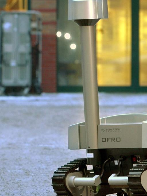 Mobiler Sicherheitsroboter "Ofro" am 27.01.2004 in Berlin