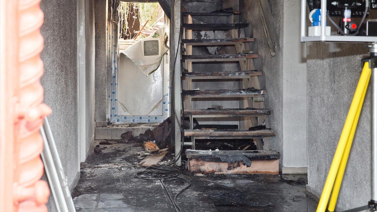 Der Treppenaufgang des Hauses in Vorra ist durch den Brand verwüstet.
