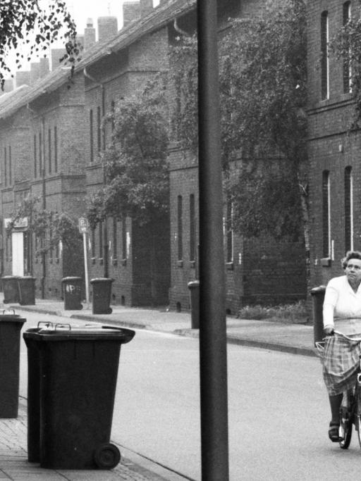 Der geplante Verkauf der alten Zechensiedlung " Augustastrasse " in Gelsenkirchen loeste bei den Mietern grosse Sorgen aus. 3. August 1981. | Verwendung weltweit