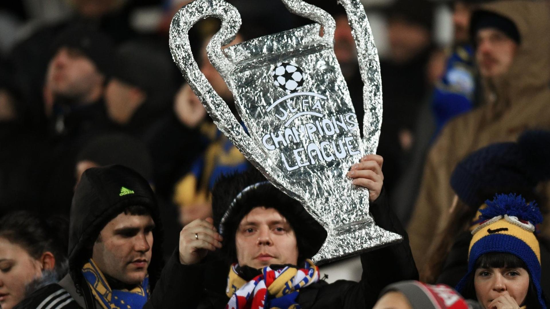 Fußball-Fans während eines Champions-Leauge-Spiels zwischen Rostov-on-Don und Atletico Madrid.