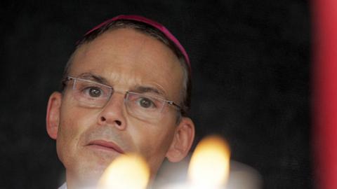 Bischof Franz-Peter Tebartz-van Elst zelebriert einen Gottesdienst