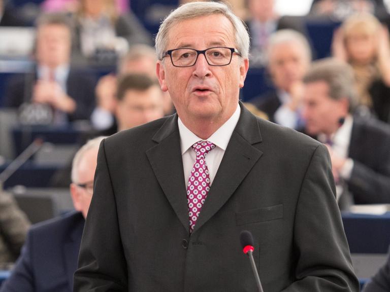 EU-Kommissionspräsident Jean-Claude Juncker stellt sein Investitionsprogramm vor.