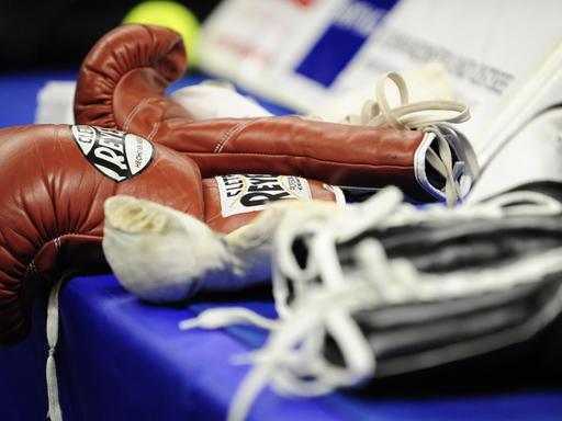 Rote Boxhandschue