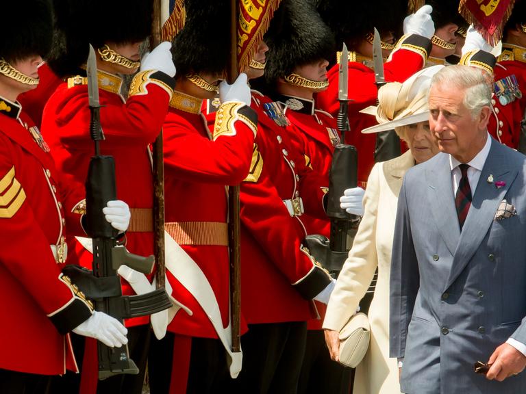 Camilla, Duchess of Cornwall und Prince Charles, Prince of Wales bei Feierlichkeiten anlässlich des 200. Jahrestages des britischen Sieges in der Schlacht von Waterloo; Aufnahme vom 17. Juni 2015