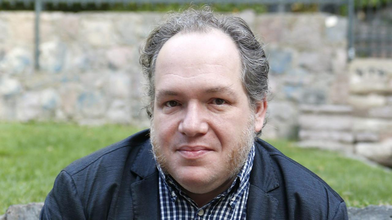 Der französische Schriftsteller Mathias Enard erhält den Prix Goncourt 2015 für seinen Roman "Boussole".