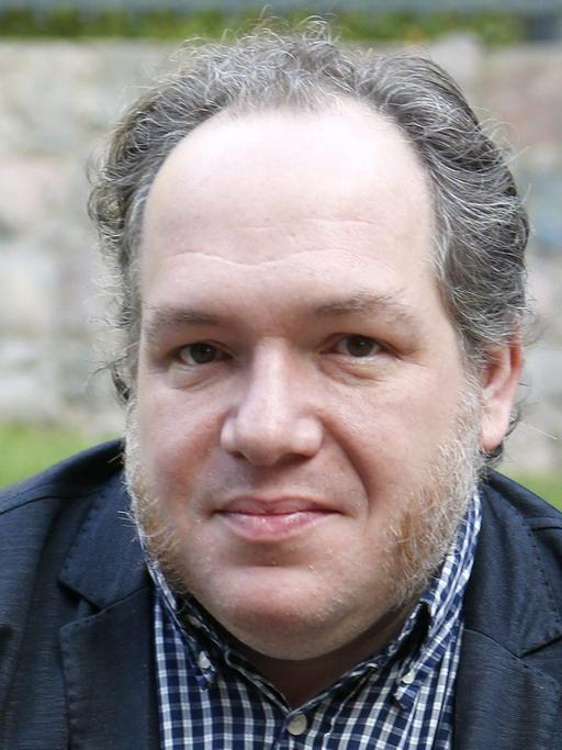 Der französische Schriftsteller Mathias Enard erhält den Prix Goncourt 2015 für seinen Roman "Boussole".