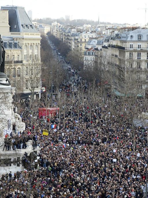 Der Platz der Republik ist überfüllt - am 11. Januar 2015