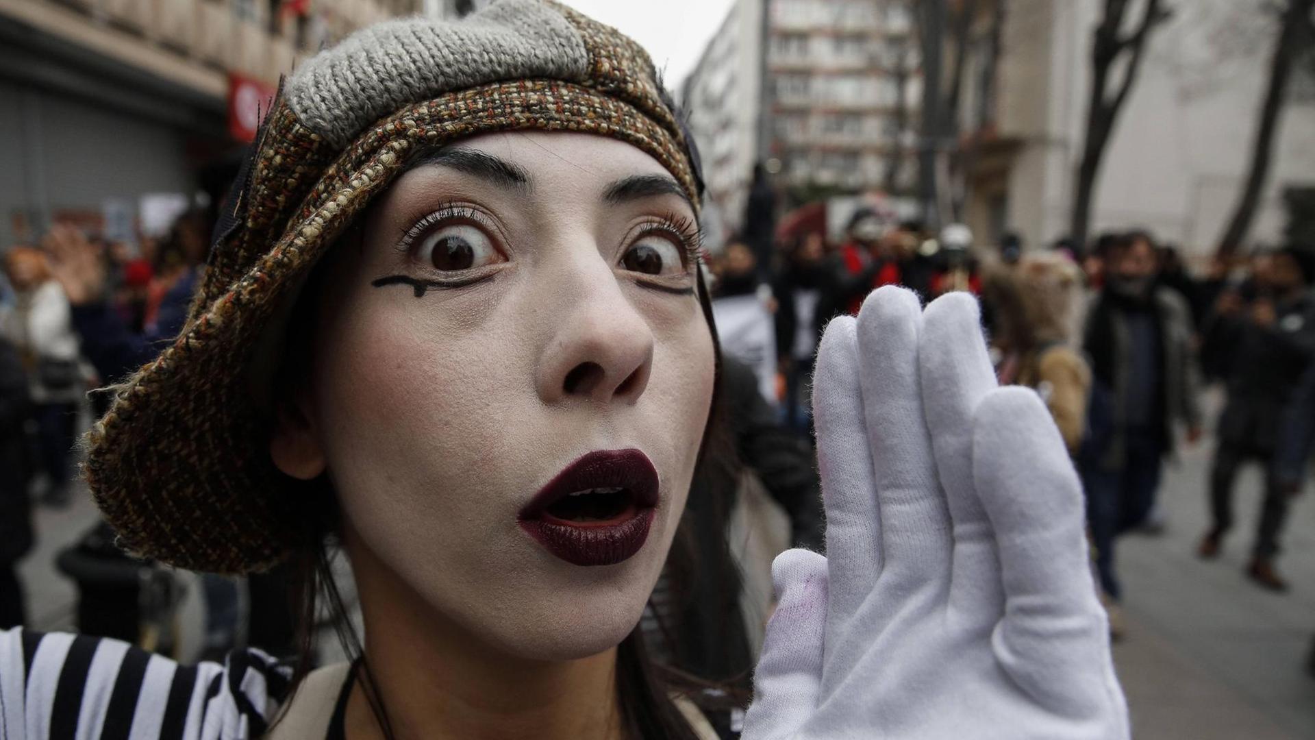 2017 protestieren Theater- und Kunstschaffende zum Internationalen Theater Tag in Istanbul.