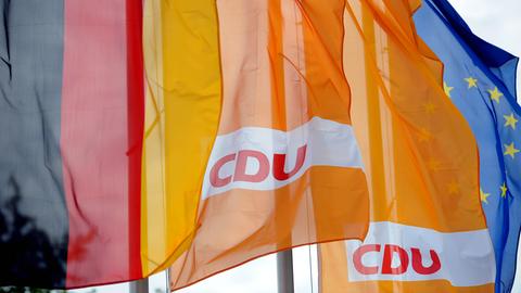 Fahnen im Wind: Ist die CDU noch Heimat des Bürgertums?