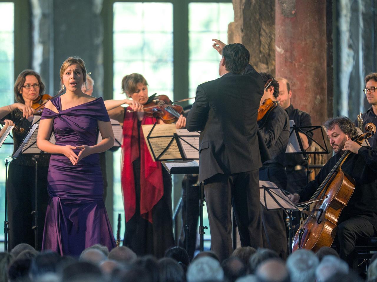 Das Dresdner Festspielorchester spielt Stücke von Richard Strauss.