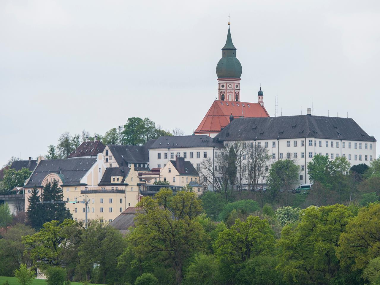 Die Klosterkirche Andechs in Bayern