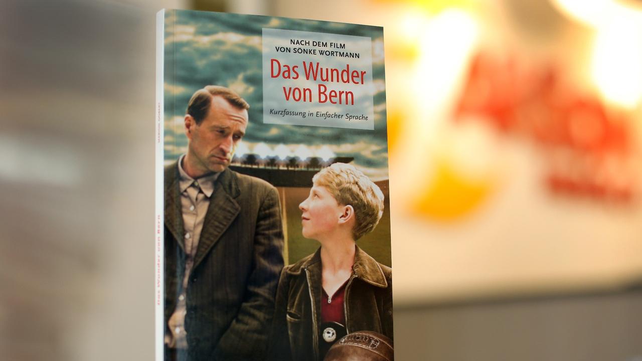 Das Buch "Das Wunder von Bern" gibt es in Einfacher Sprache (Foto: Thilo Schmülgen / Aktion Mensch).