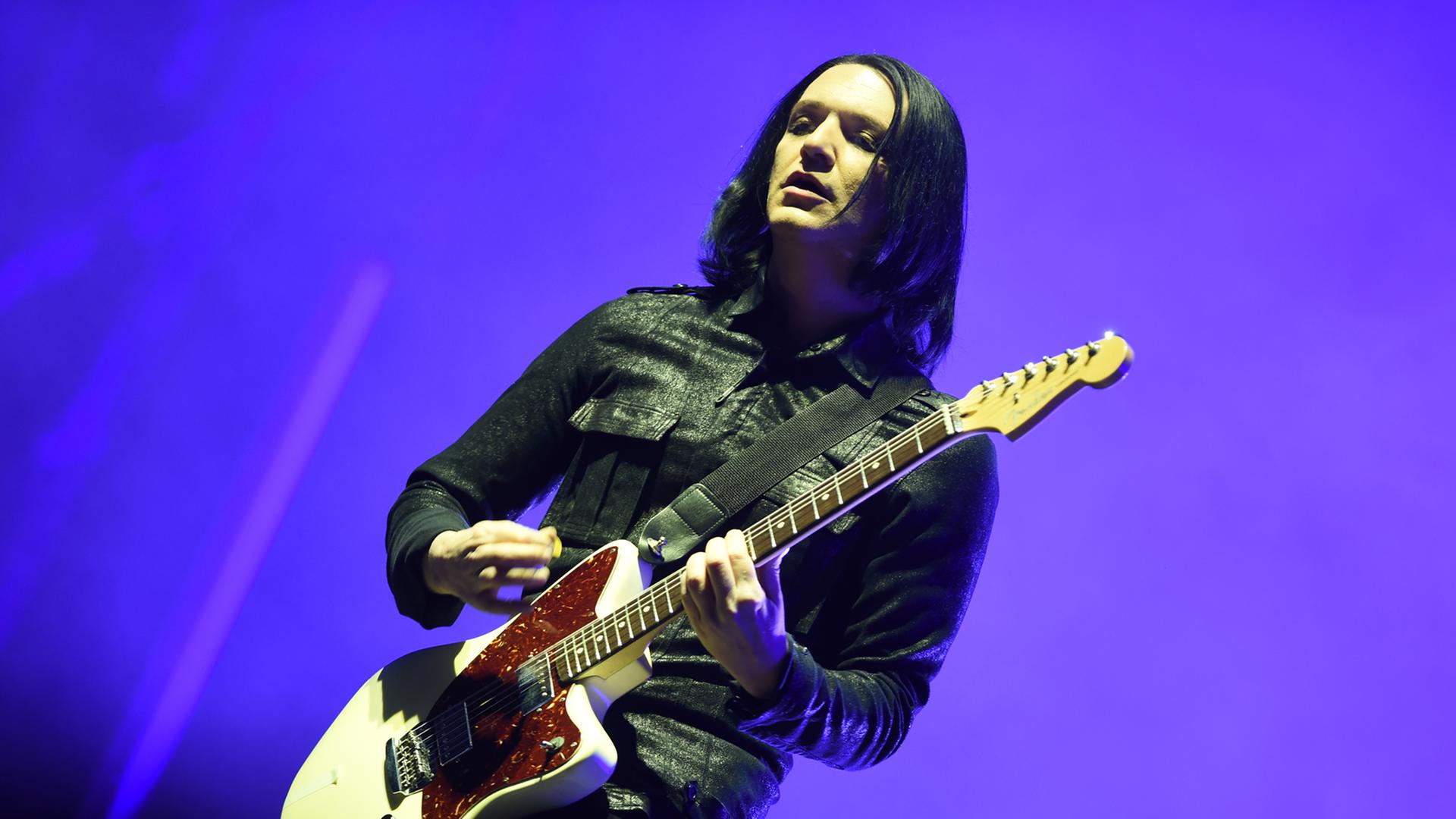 Brian Molko, Frontmann der Rock-Band Placebo spielt im Juni 2015 beim Southside-Festival