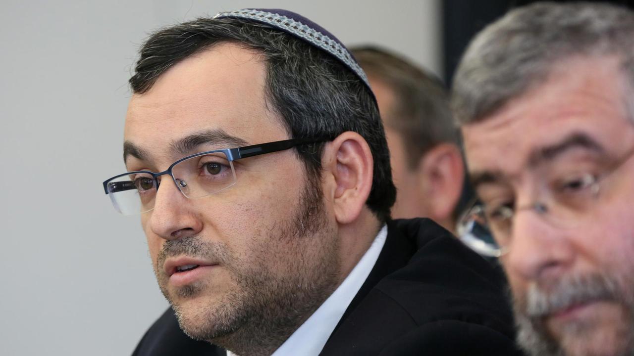 Rabbiner Avichai Apel, Vorsitzendsmitglied der Orthodoxen Rabbinerkonferenz Deutschland, spricht am 12.07.2012 in Berlin. (Foto: Stephanie Pilick dpa/lbn )