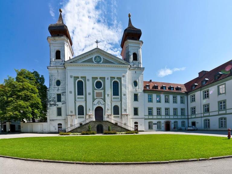 Kloster Schlehdorf in Bayern.