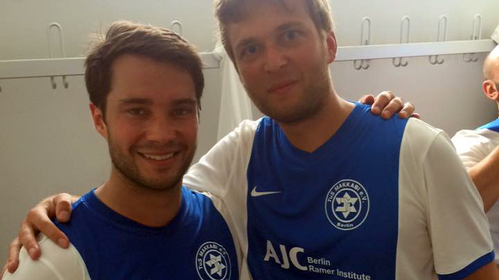 Leonard Kaminski (l.) und Fabian Weißbarth vom jüdischen Sportverein TuS Makkabi
