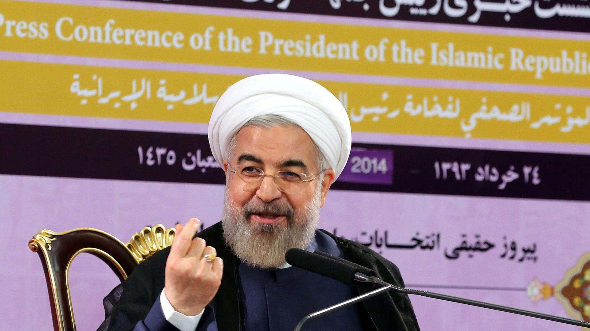 Blick auf Irans Präsident Hassan Ruhani bei einer Pressekonferenz.