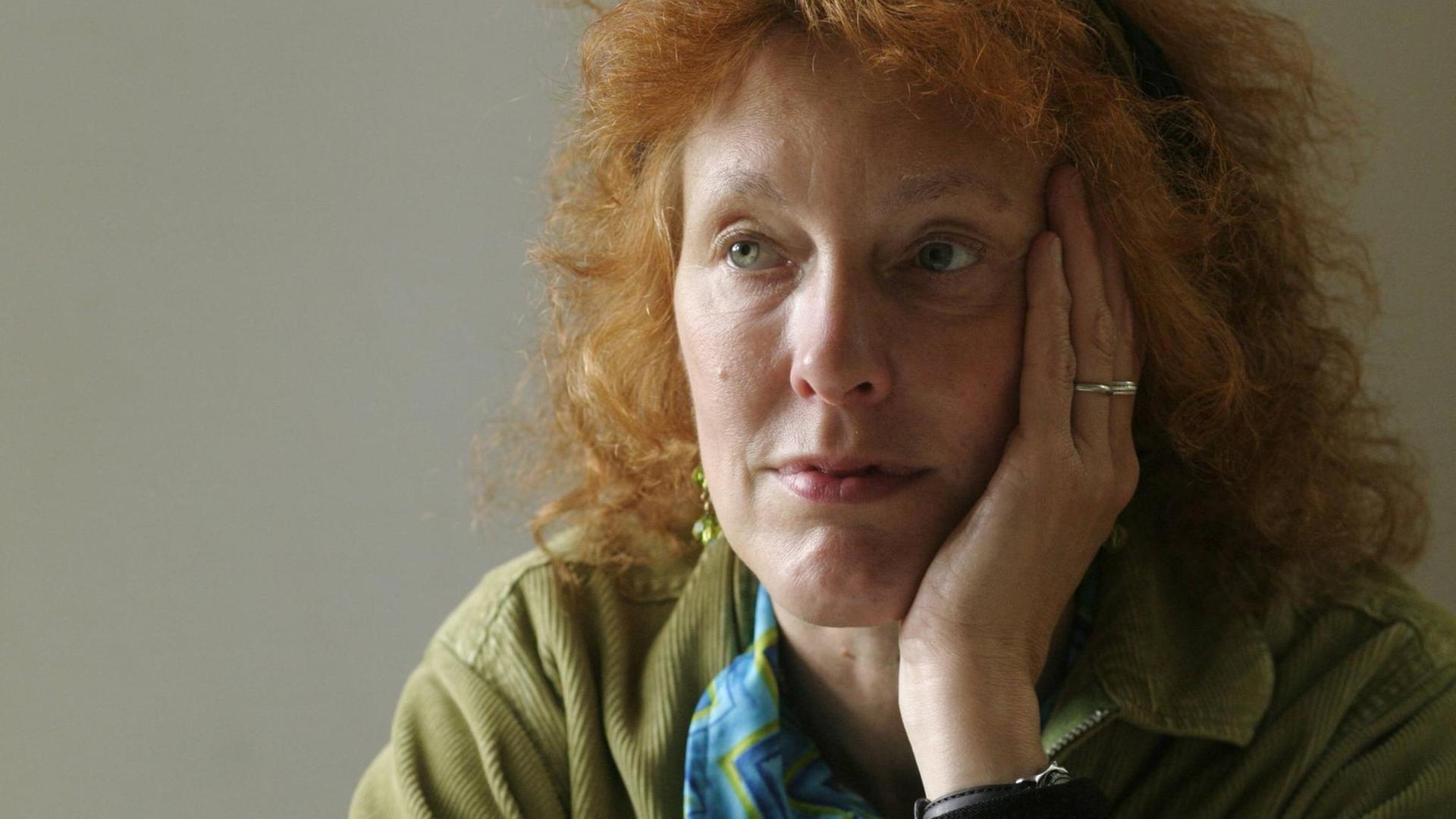 Die Lyrikerin Dorothea Grünzweig auf einer Aufnahme aus dem Jahr 2004. Die Lyrikerin Dorothea Grünzweig auf einer Aufnahme aus dem Jahr 2004.