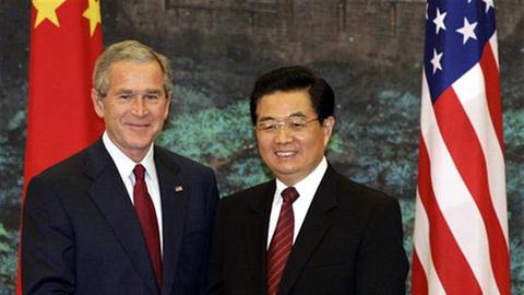 Der chinesische Staatschef Hu Jintao bei seiner Begegnung mit US-Präsident George W. Bush.