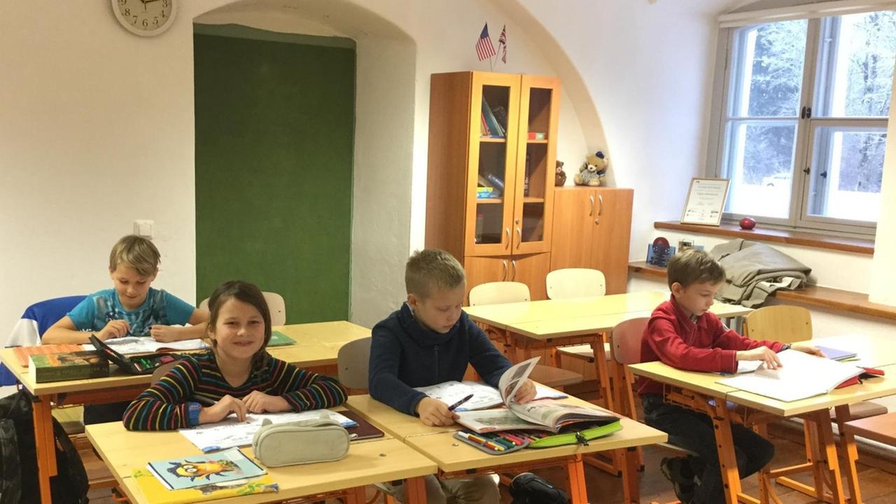 Klassenzimmer im ehemaligen Herrenhaus  in Vääna - jetzt eine Landhaus-Schule