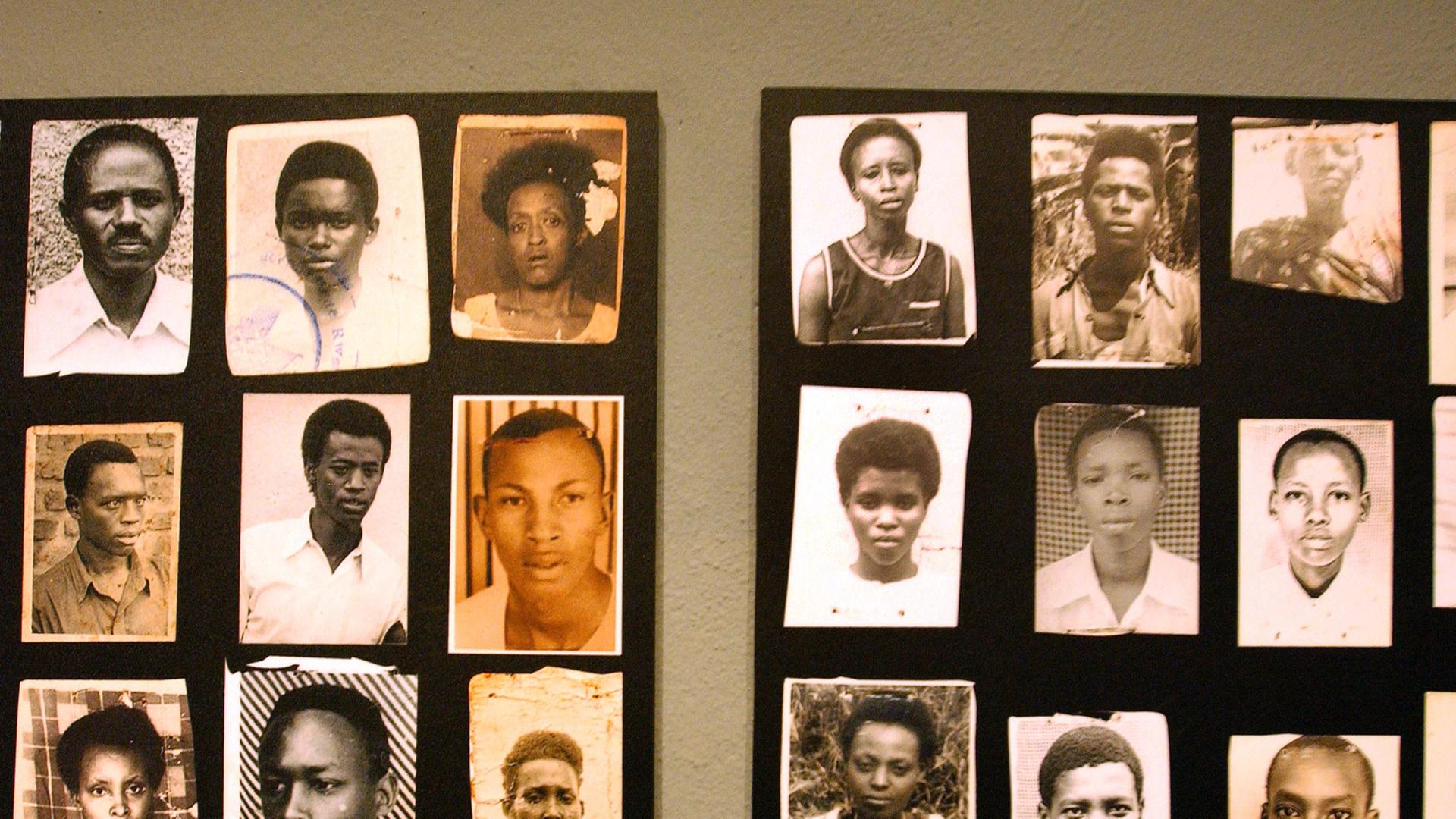 Fotografien von Opfern des Völkermordes in einer Gedenkstätte in Ruandas Hauptstadt Kigali