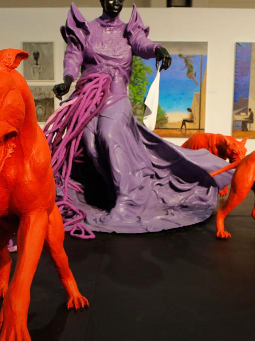 Eine Nahaufnahme des Kunstwerkes "Cry havoc" von Mary Sibande auf der 7. Internationalen Jorburg Art Fair in Johannesburg.