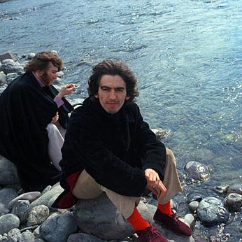 John Lennon und George Harrsion 1968 in Rishikesh, Indien