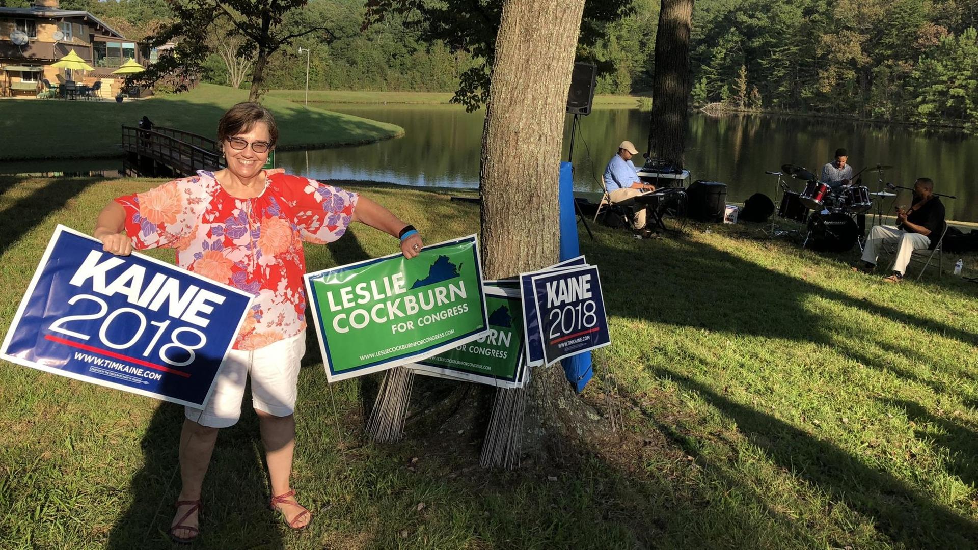 Wahlkampf für Leslie Cockburn, demokratische Kongresskandidatin im US-Bundesstaat Virginia