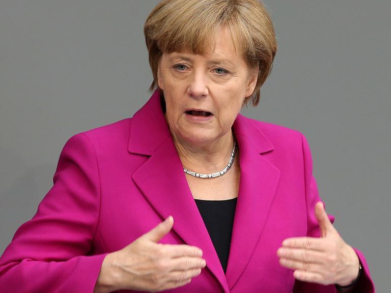 Bundeskanzlerin Angela Merkel (CDU) gibt im Bundestag eine Regierungserklärung zu dem bevorstehenden G-7-Gipfel in Brüssel ab.