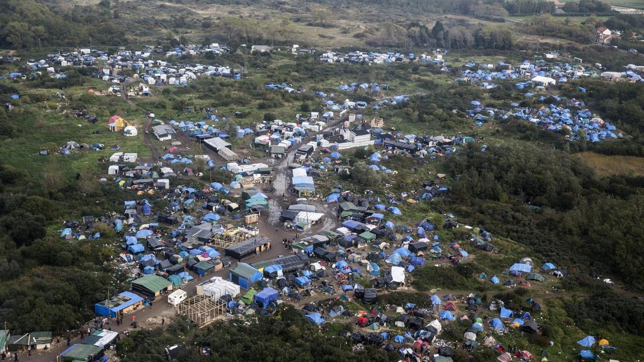 Das Flüchtlingslager von Calais aus der Luft fotografiert.