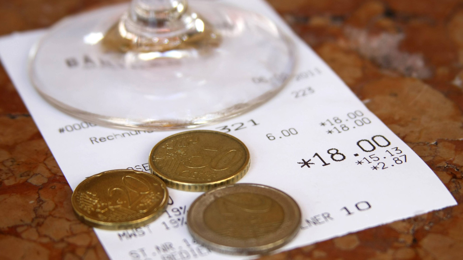 Antwort Warum sollte man Trinkgeld geben? Weitere Antworten Ist Trinkgeld geben noch zeitgemäß