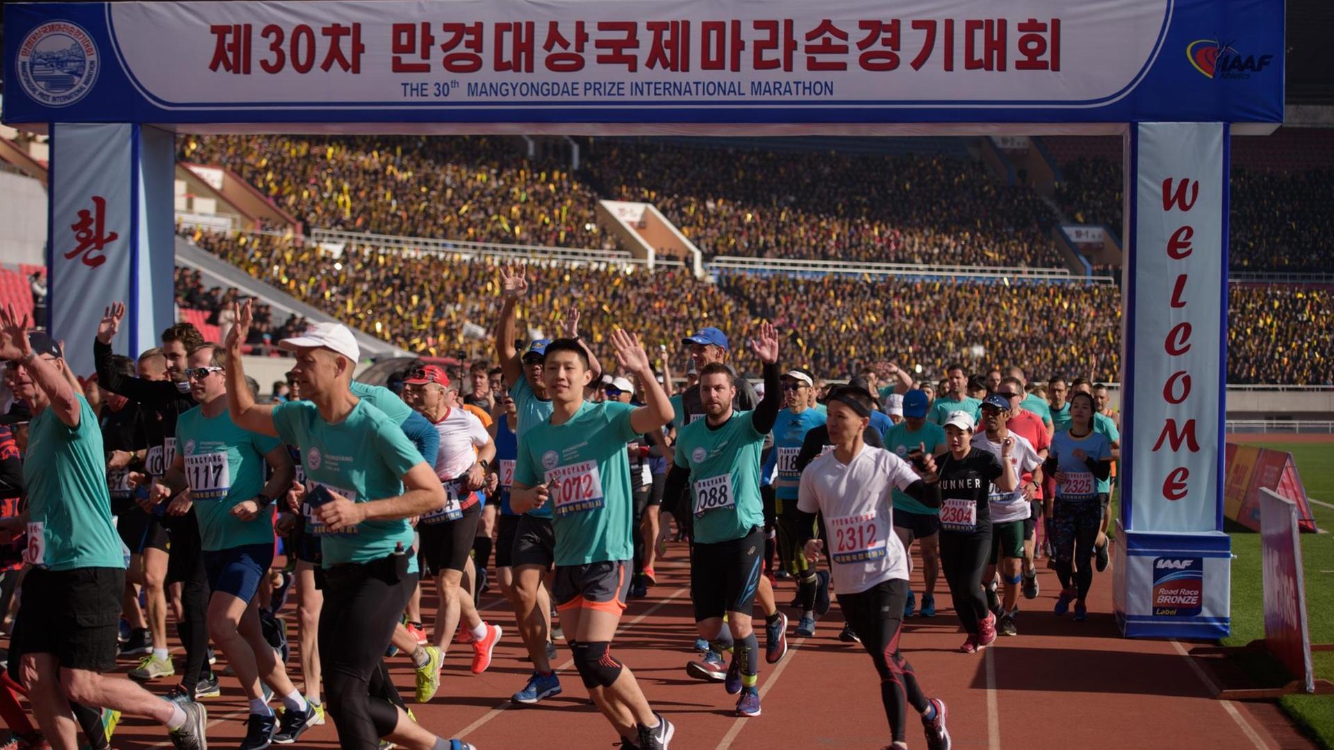 Teilnehmer bei einem Marathon-Lauf in der nord-koreanischen Haupt-Stadt Pjöngjang.