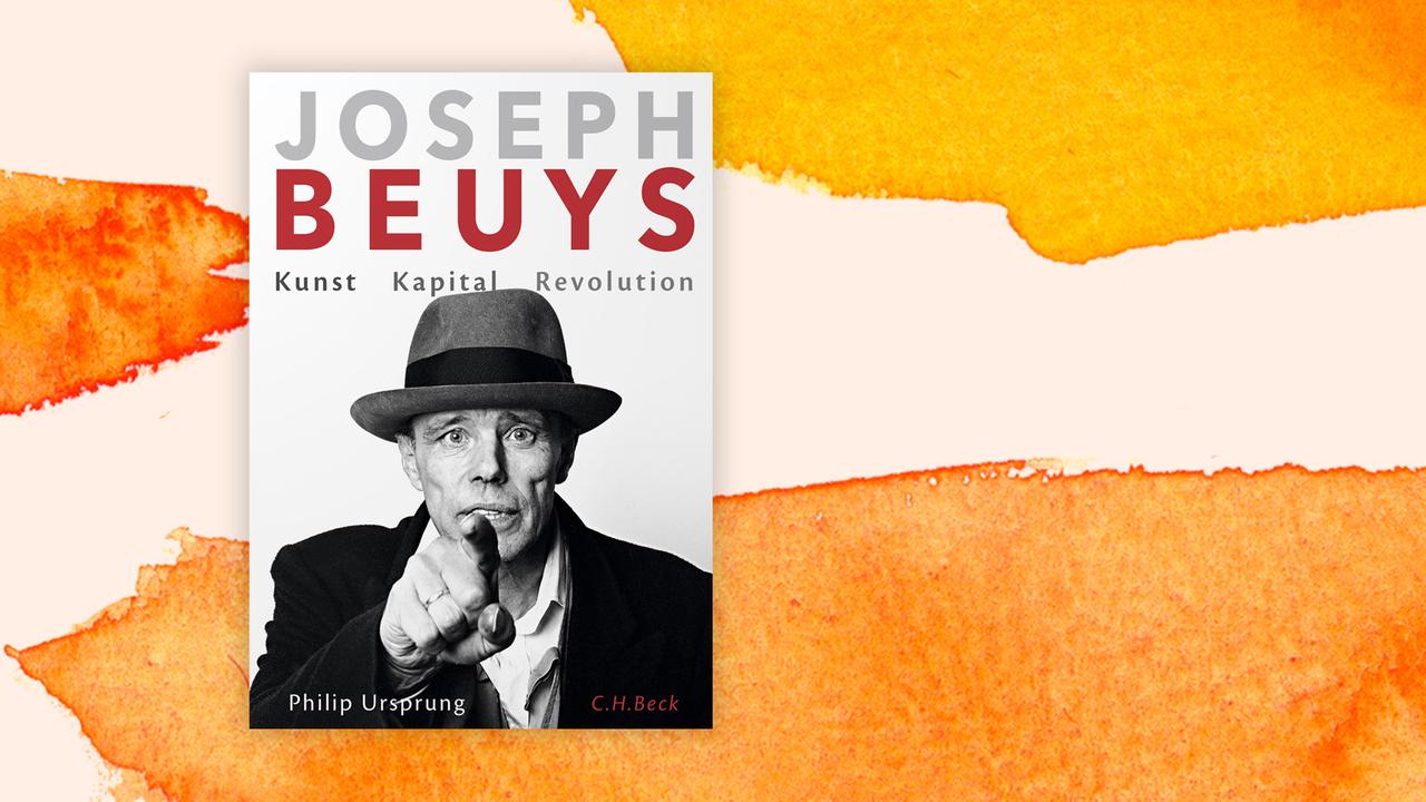 Das Buchcover von Philip Ursprung: „Joseph Beuys. Kunst, Kapital, Revolution“ auf orange-weißem Hintergrund.