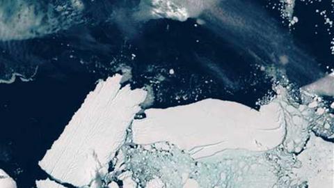 Aufnahme des Mertz-Gletschers, von dem sich 2010 durch eine Kollision ein Eisberg der Größe Luxemburg abspaltete.