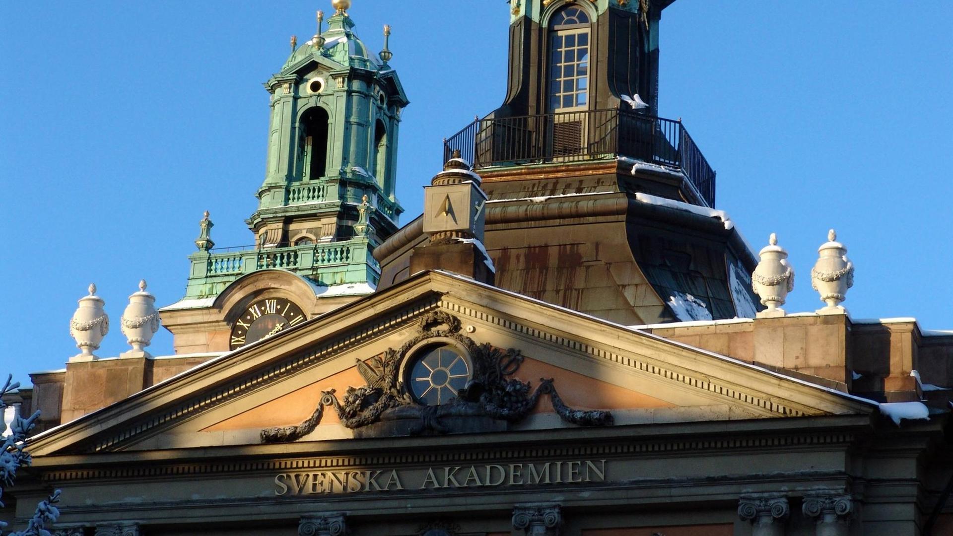 Dachspitze der Schwedischen Akademie in Stockholm: Hier werden jedes Jahr die Nobelpreise bekanntgegeben.