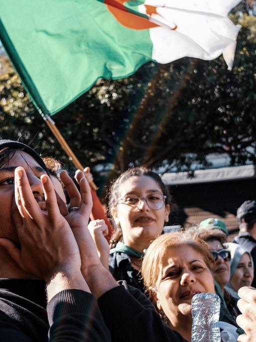 Demonstranten während des 41. Freitagsprotestes "Hirak" gegen die politische Elite, aufgenommen am 29. November 2019